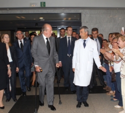 Los Reyes a su llegada al Centro Hospitalario Universitario de Santiago